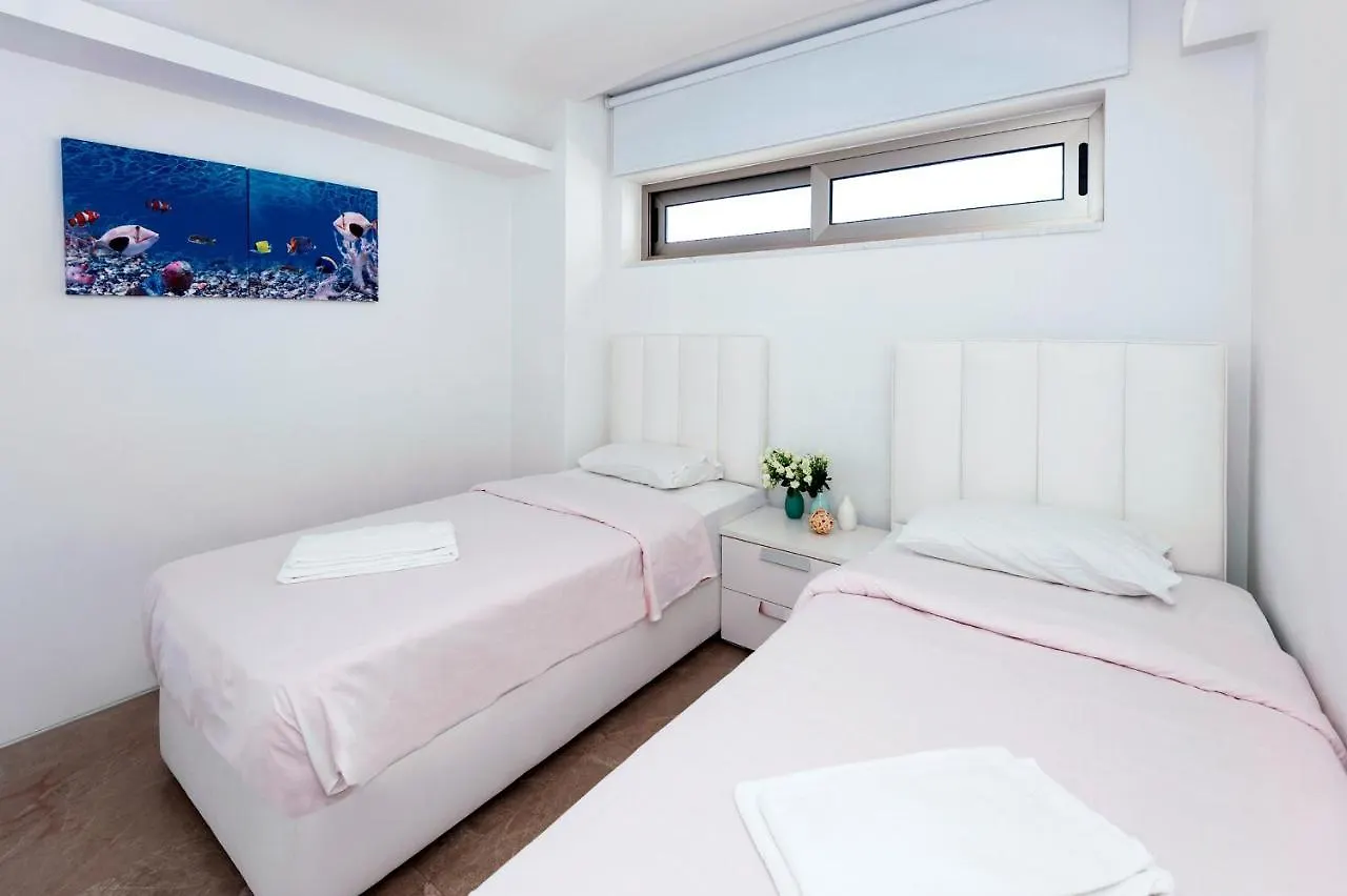 Apartment Marisol - Beachfront プロタラス 0*,